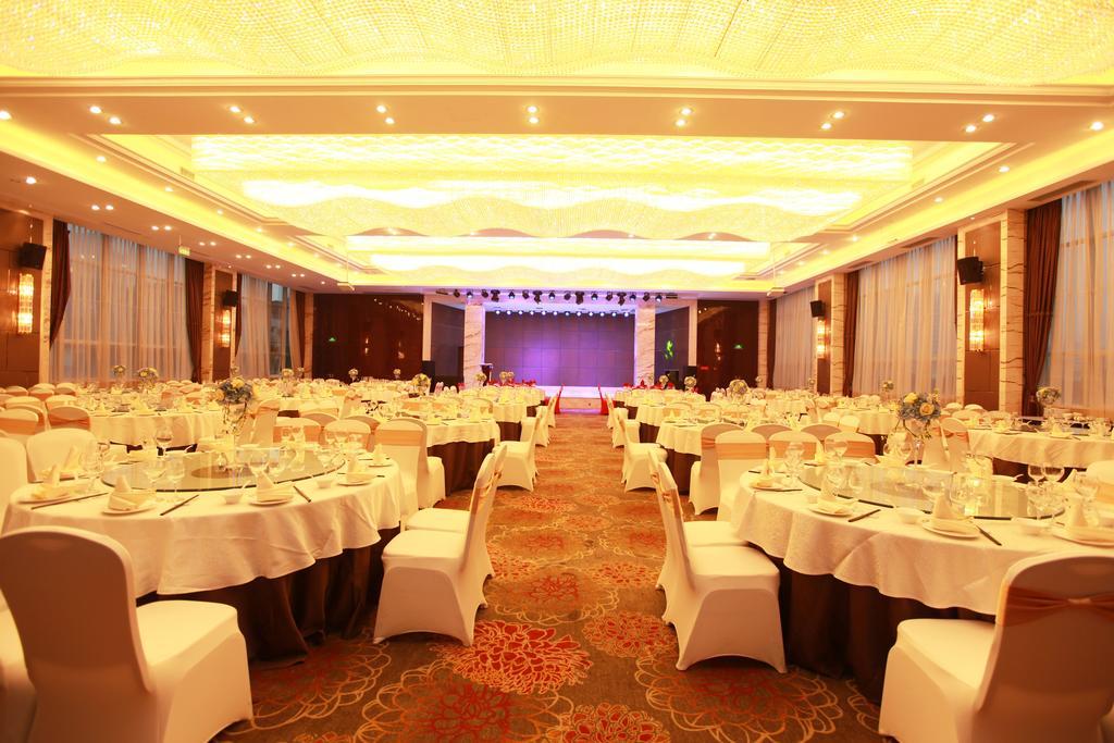 Chengdu Rising Butterfly Hotel Екстер'єр фото