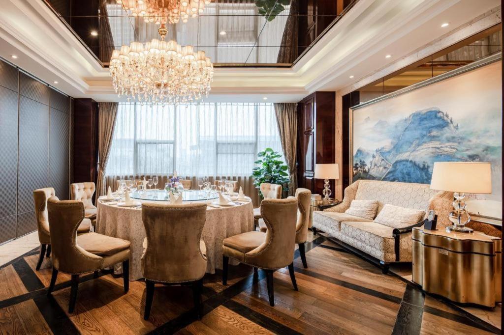 Chengdu Rising Butterfly Hotel Екстер'єр фото