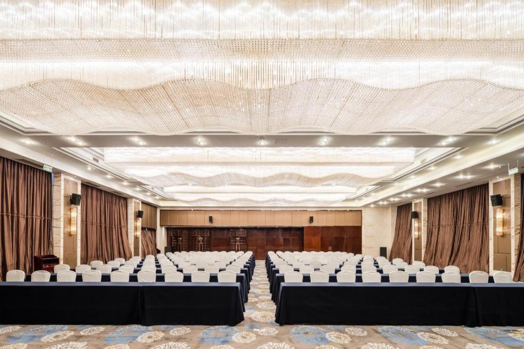 Chengdu Rising Butterfly Hotel Екстер'єр фото