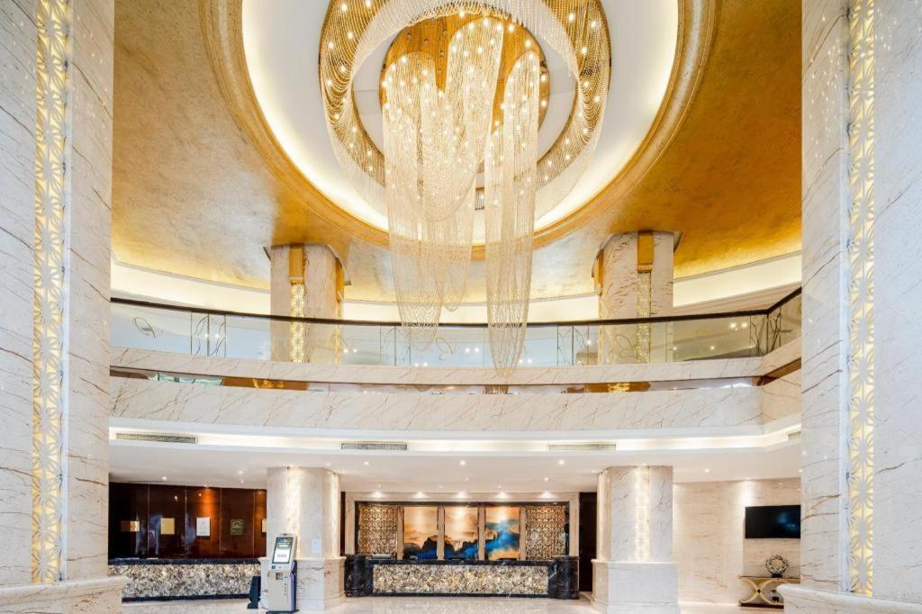 Chengdu Rising Butterfly Hotel Екстер'єр фото