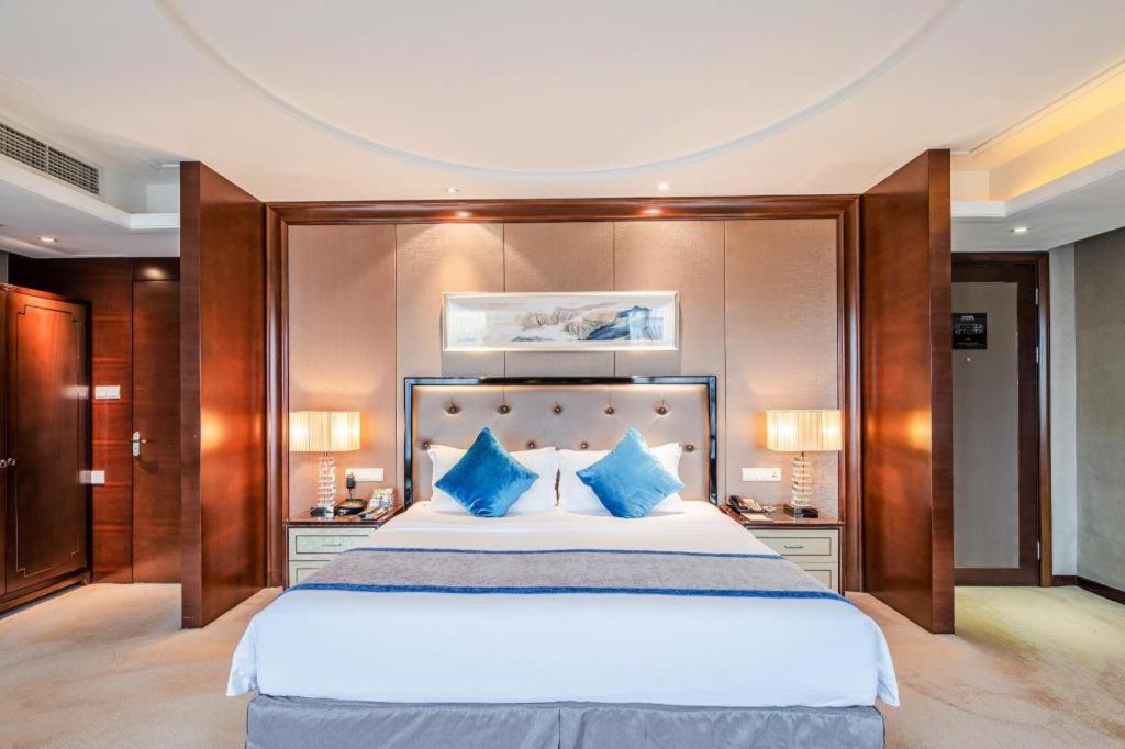 Chengdu Rising Butterfly Hotel Екстер'єр фото