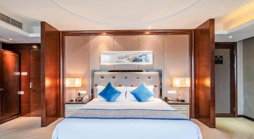 Chengdu Rising Butterfly Hotel Екстер'єр фото