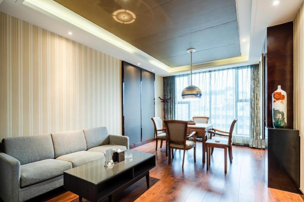 Chengdu Rising Butterfly Hotel Екстер'єр фото