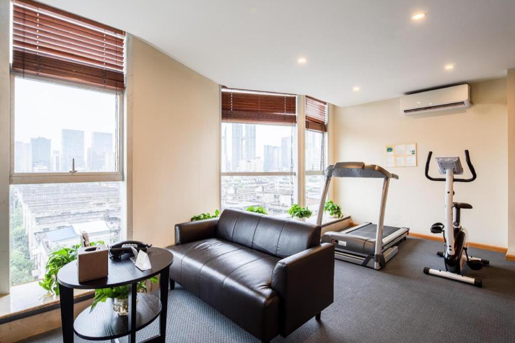 Chengdu Rising Butterfly Hotel Екстер'єр фото